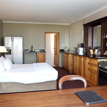 Kingston Place Guesthouse เดอร์บัน ภายนอก รูปภาพ