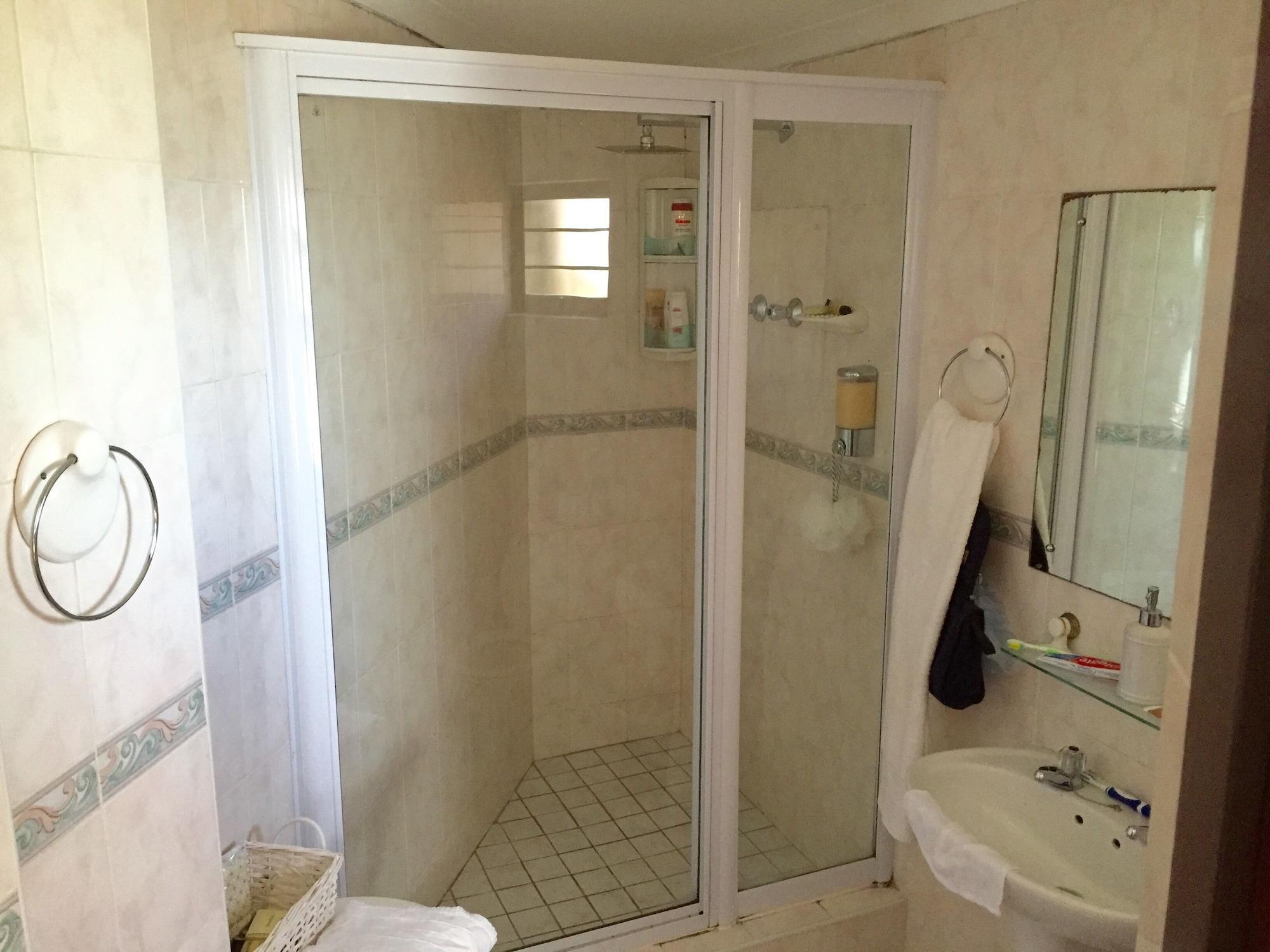 Kingston Place Guesthouse เดอร์บัน ภายนอก รูปภาพ