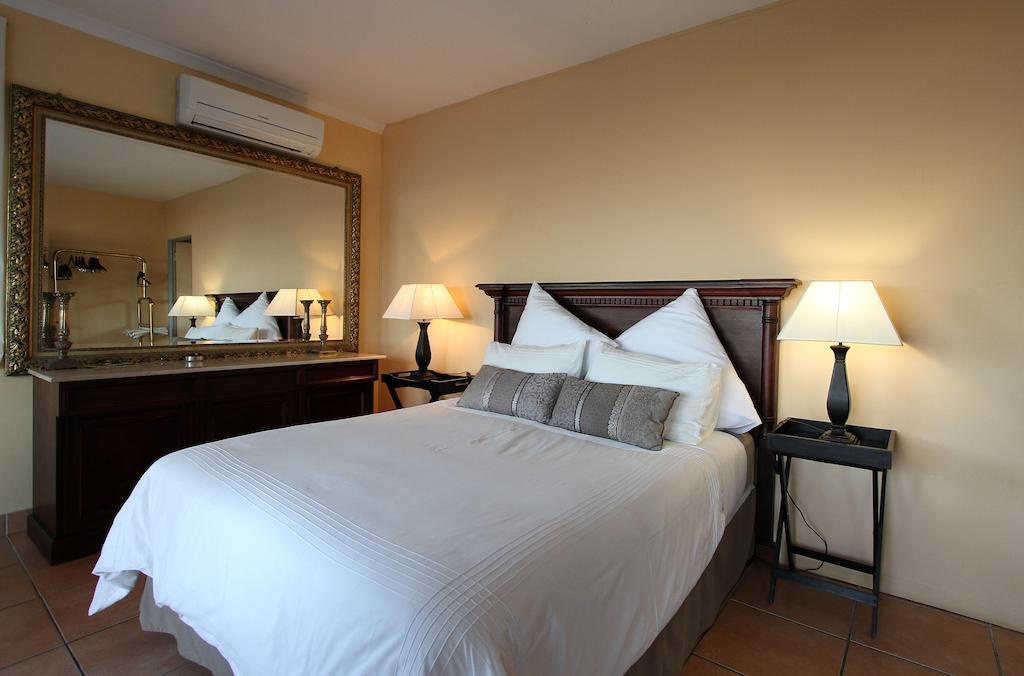Kingston Place Guesthouse เดอร์บัน ภายนอก รูปภาพ